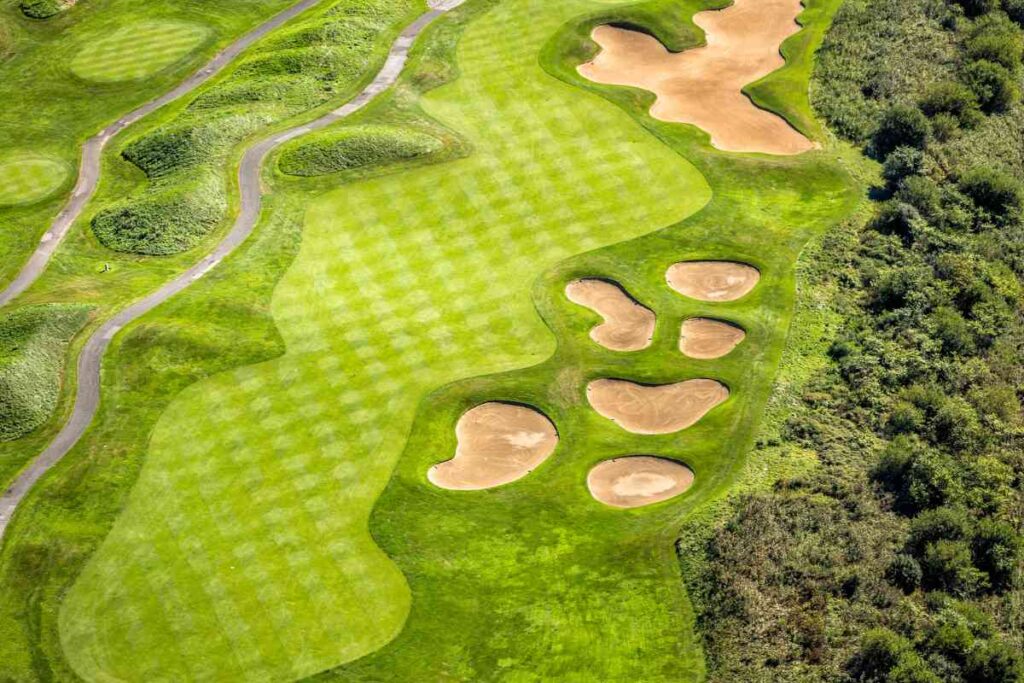 golf course topography fairway bunkers